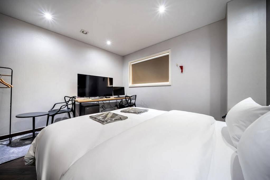 The Hotel Bon Suwon Exteriér fotografie