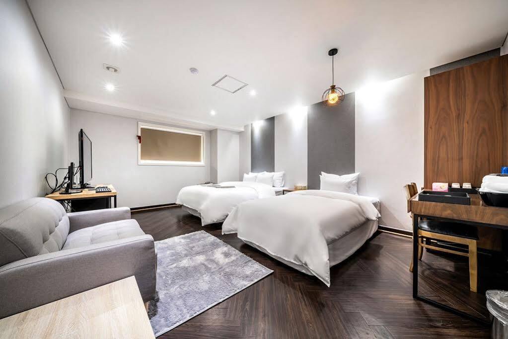 The Hotel Bon Suwon Exteriér fotografie