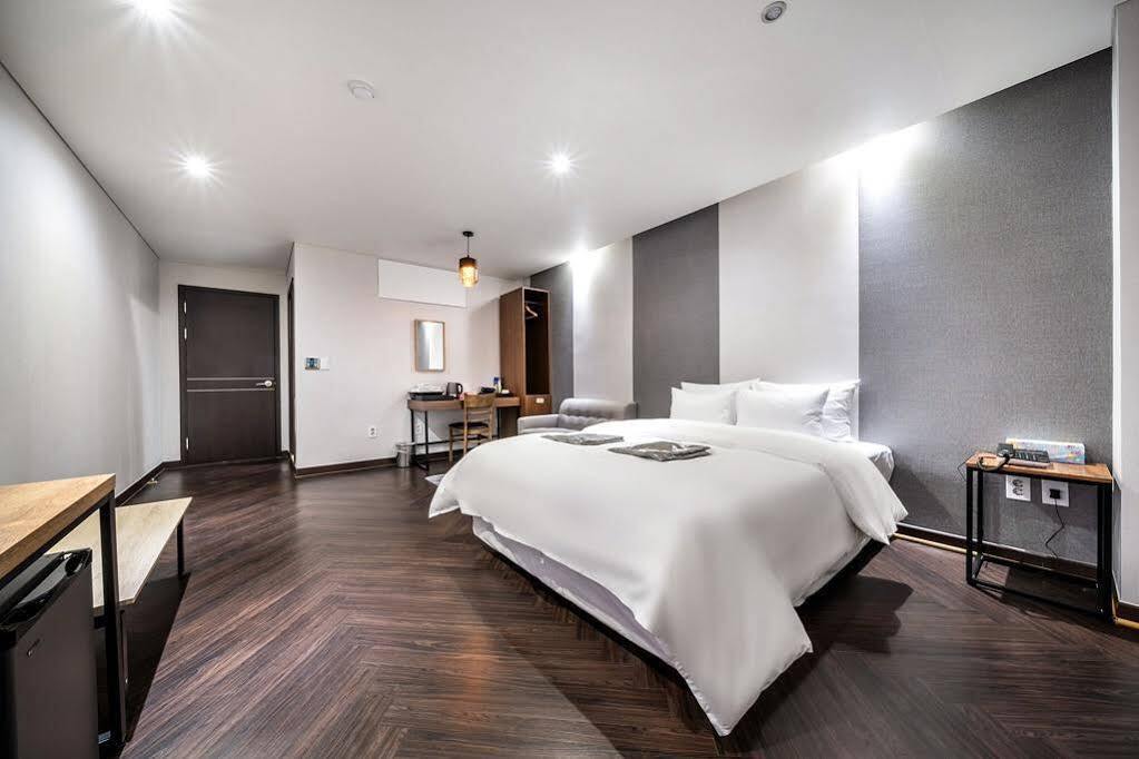 The Hotel Bon Suwon Exteriér fotografie