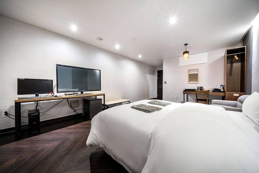 The Hotel Bon Suwon Exteriér fotografie